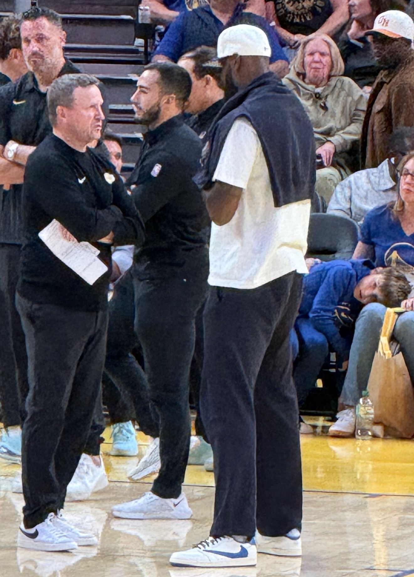 LeBron James が Travis Scott × fragment design × NIKE AIR JORDAN 1 LOW を着用