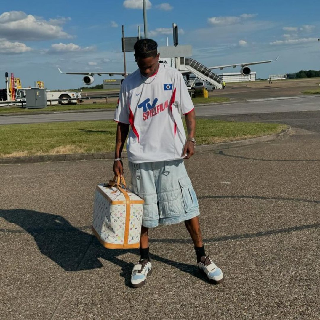 Travis Scott × NIKE ZOOM FIELD JAXX “Leche Blue” が特別価格で発売