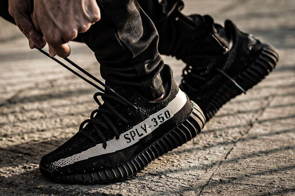 YEEZY BOOST 350 V2 “Oreo” が発売