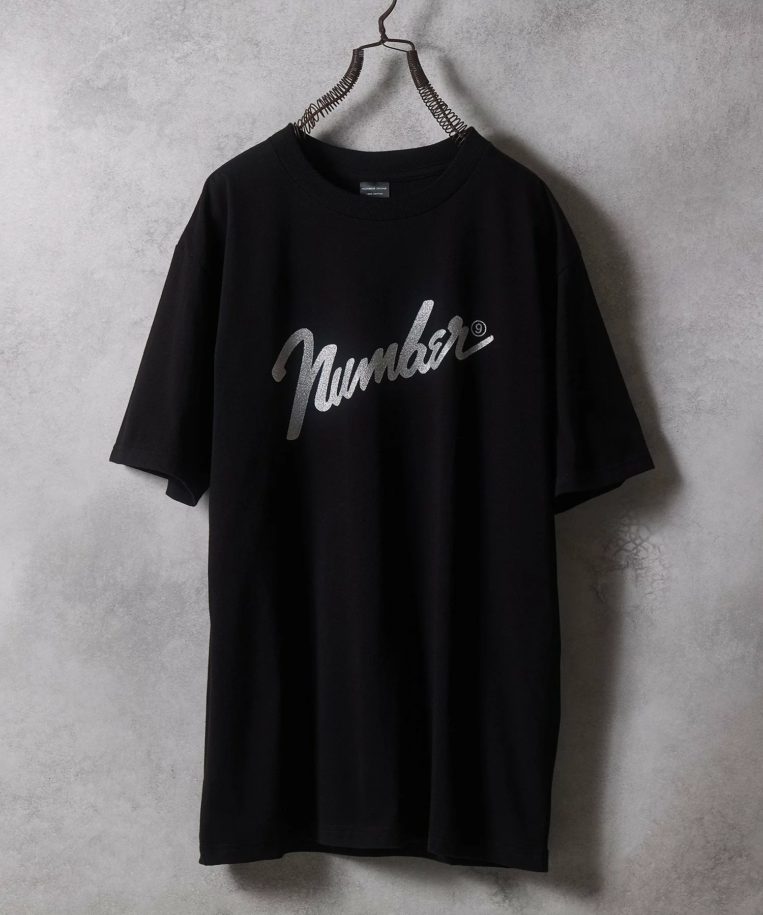 NUMBER (N)INE の Glitter Printed Tee が発売