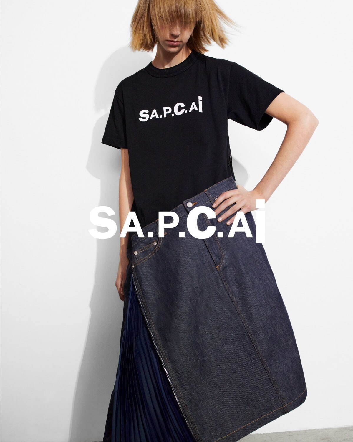 sacai × A.P.C. の Side Zip Logo Tee が発売