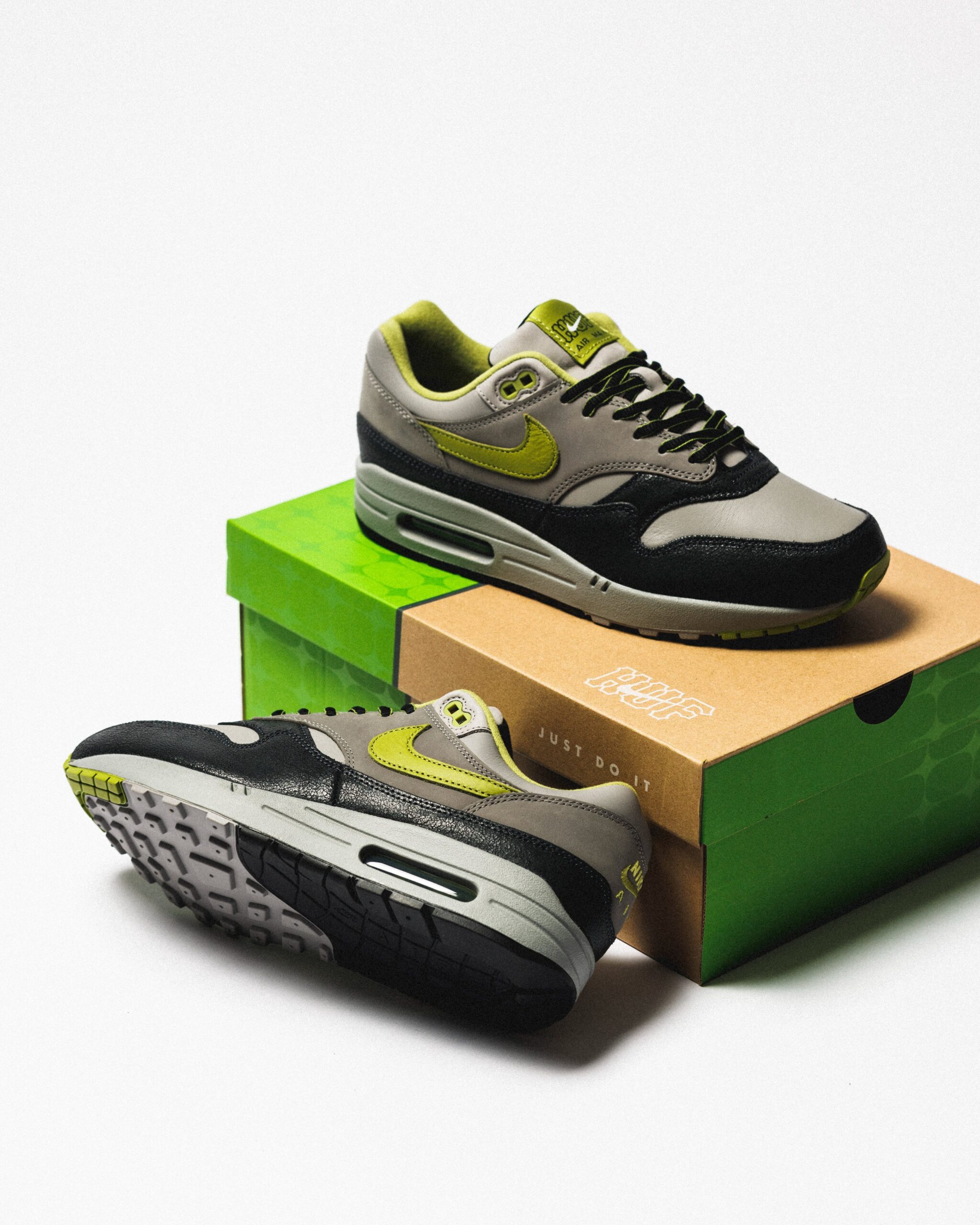 HUF × NIKE AIR MAX 1 “Anthracite and Medium Grey” が発売