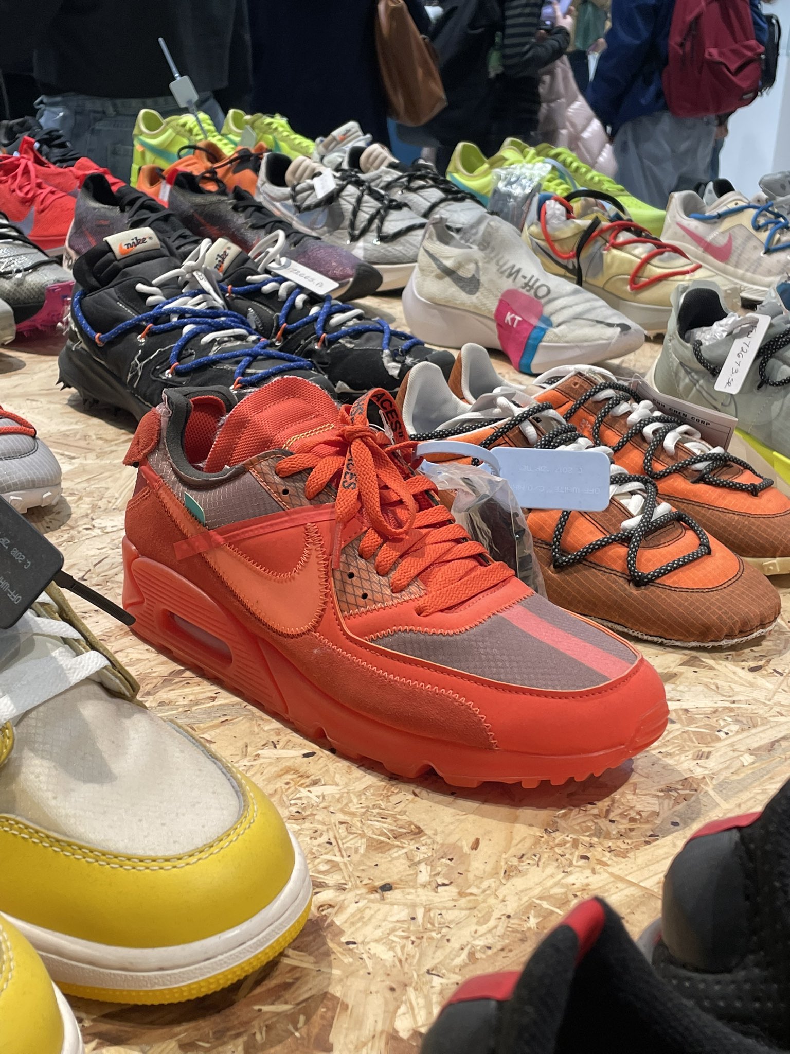 ヴァージル・アブロー の展示会 “Virgil Abloh: The Codes” のフォトレポートが公開