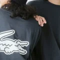 LACOSTE の Oversize Back Print L/S Tee がWEB限定で発売