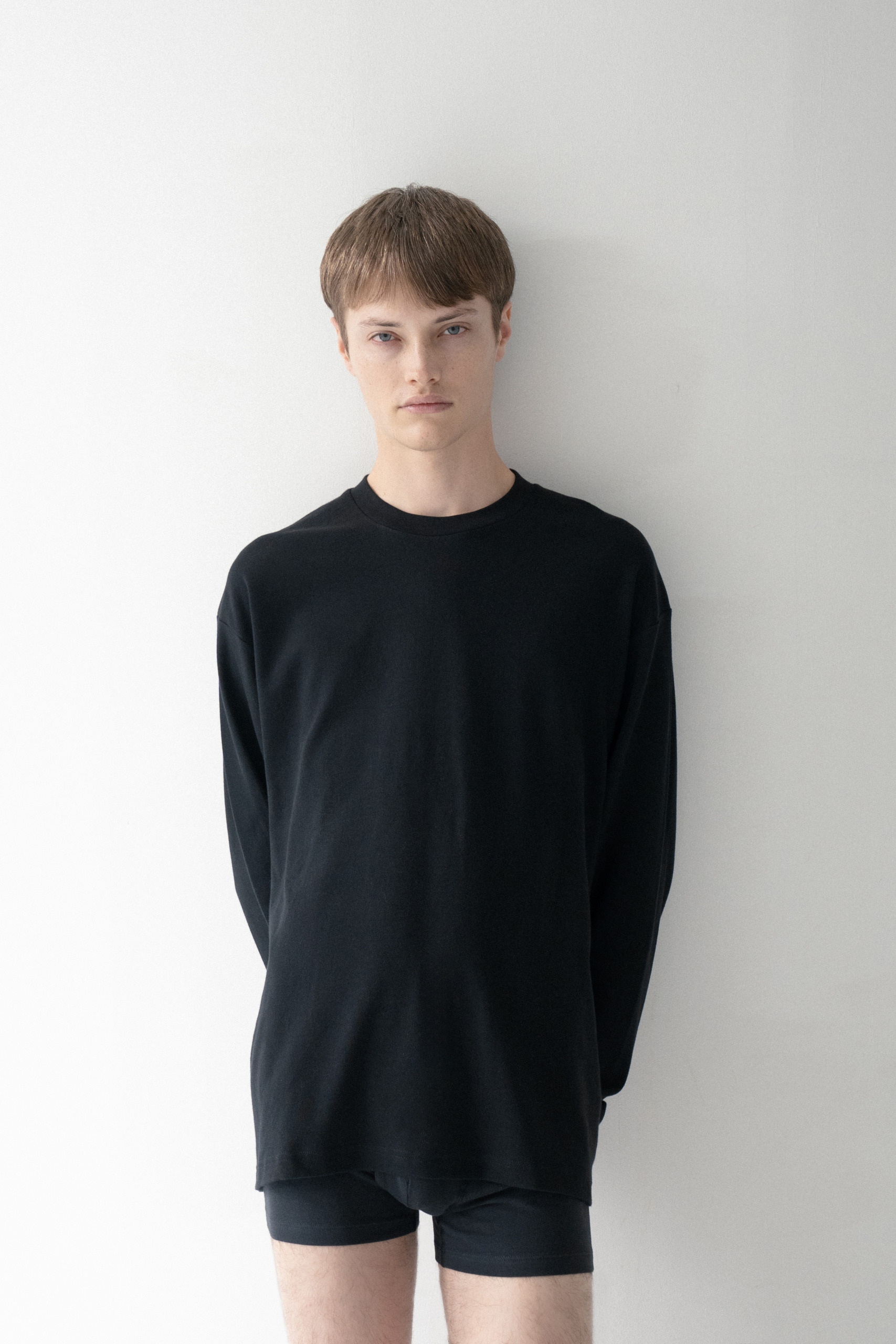 Hanes for BIOTOP の New Comfort Crew Neck Pullover with Thumbhole が発売