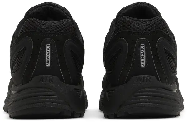 COMME des GARÇONS HOMME PLUS × NIKE の AIR PEGASUS 2005 が発売