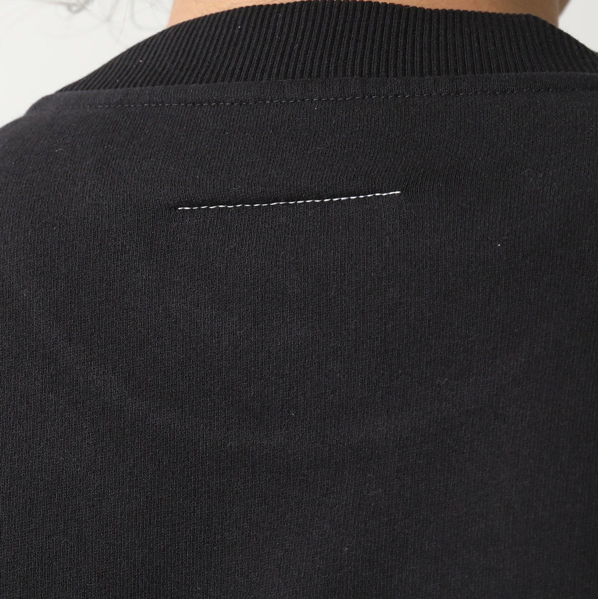 MM6 Maison Margiela の Numeric Logo Sweatshirt が発売