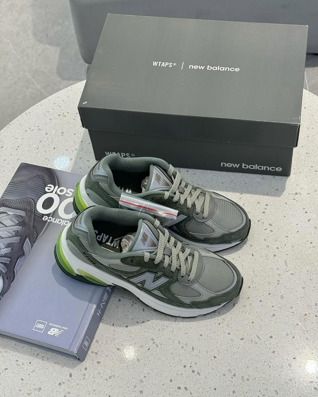 WTAPS × New Balance ABZORB 2010 が公式オンラインに登場