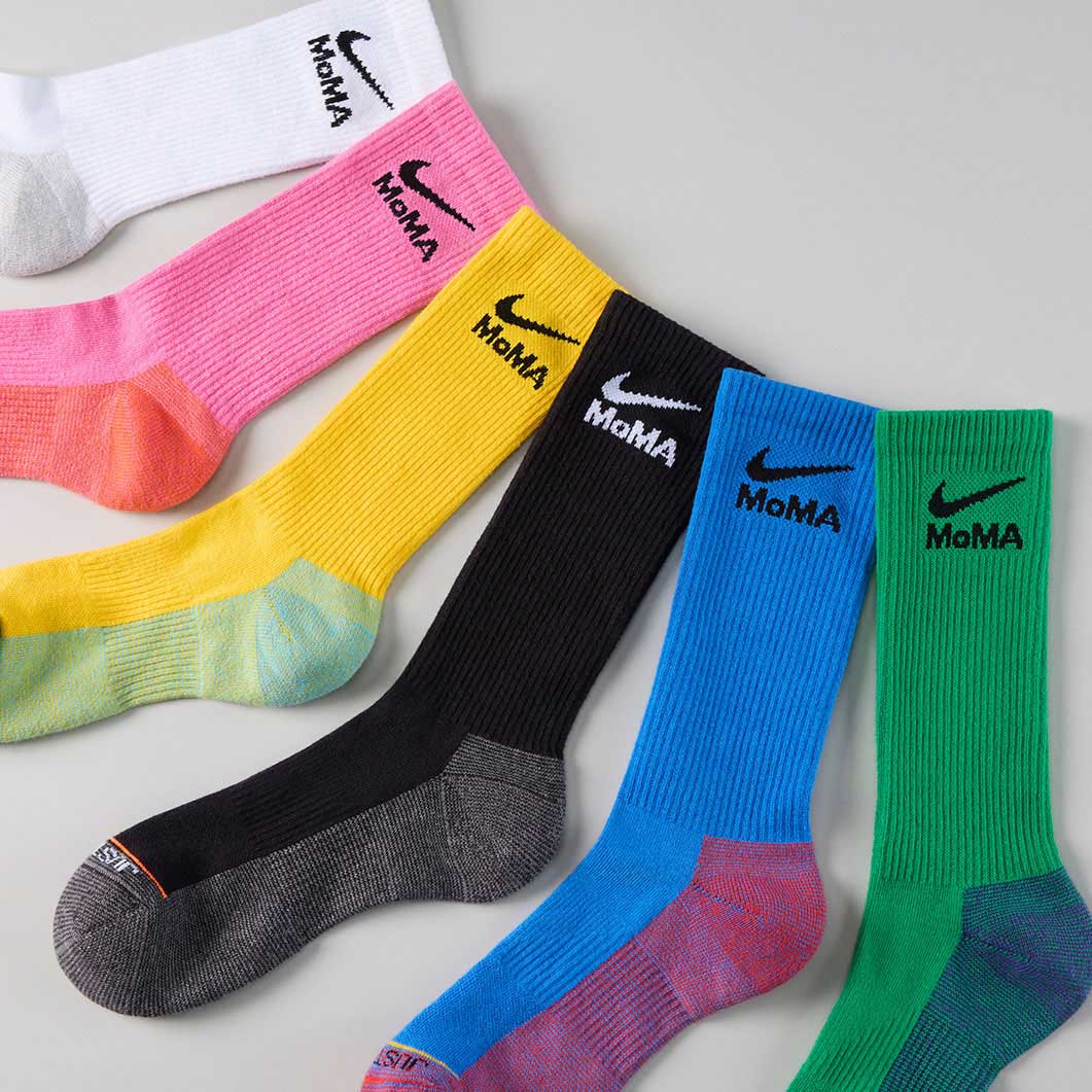 MoMA × NIKE のコラボソックスが公式オンラインにて再販