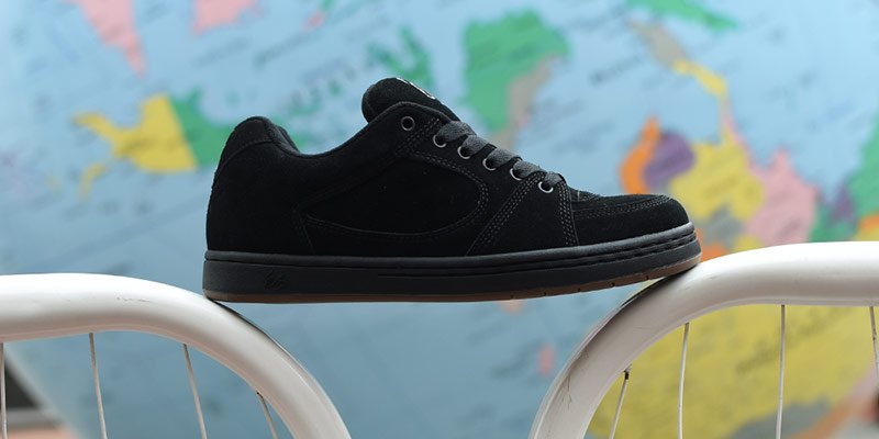 ES の ACCEL OG “Black” が発売