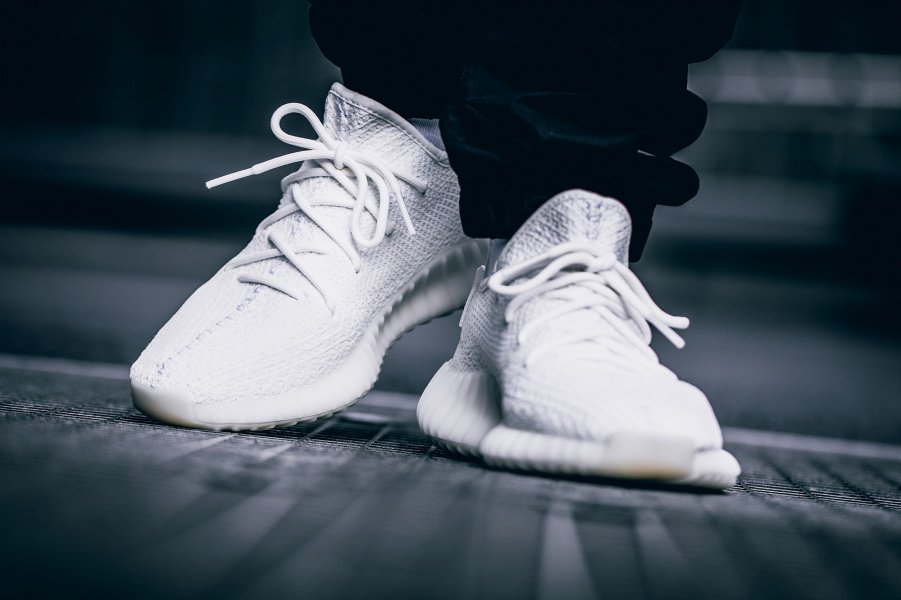 YEEZY BOOST 350 V2 “Cream White” が発売