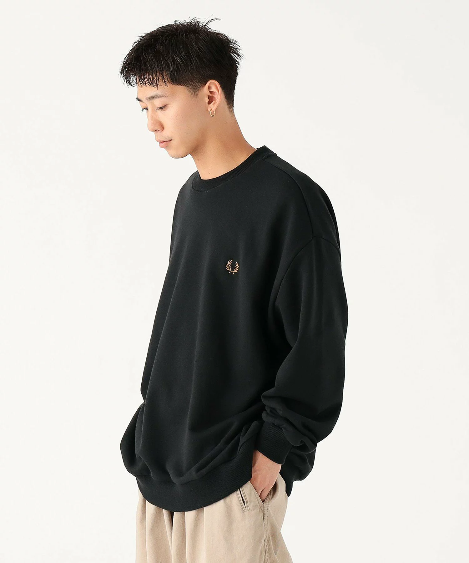 BEAMS × FRED PERRY の Embroidery Crewneack Sweat が発売