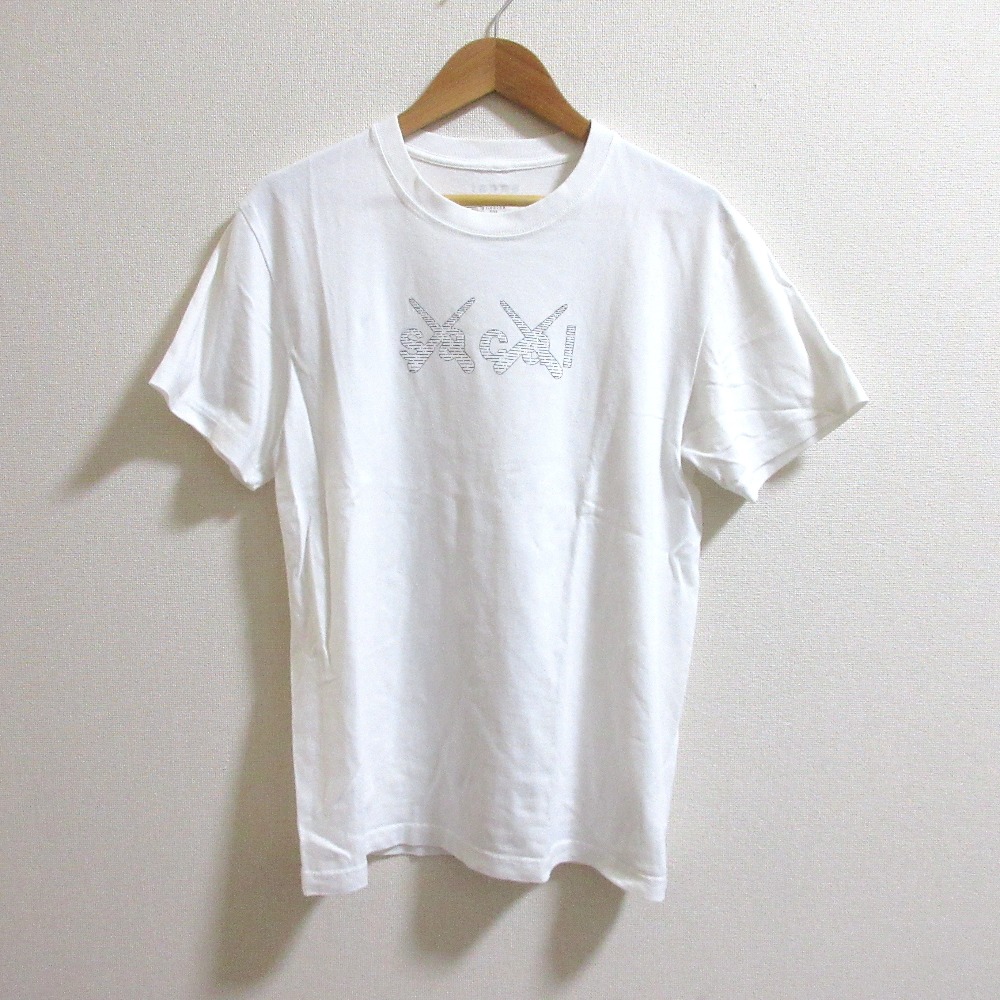 sacai x KAWS の Tokyo First Tee が発売