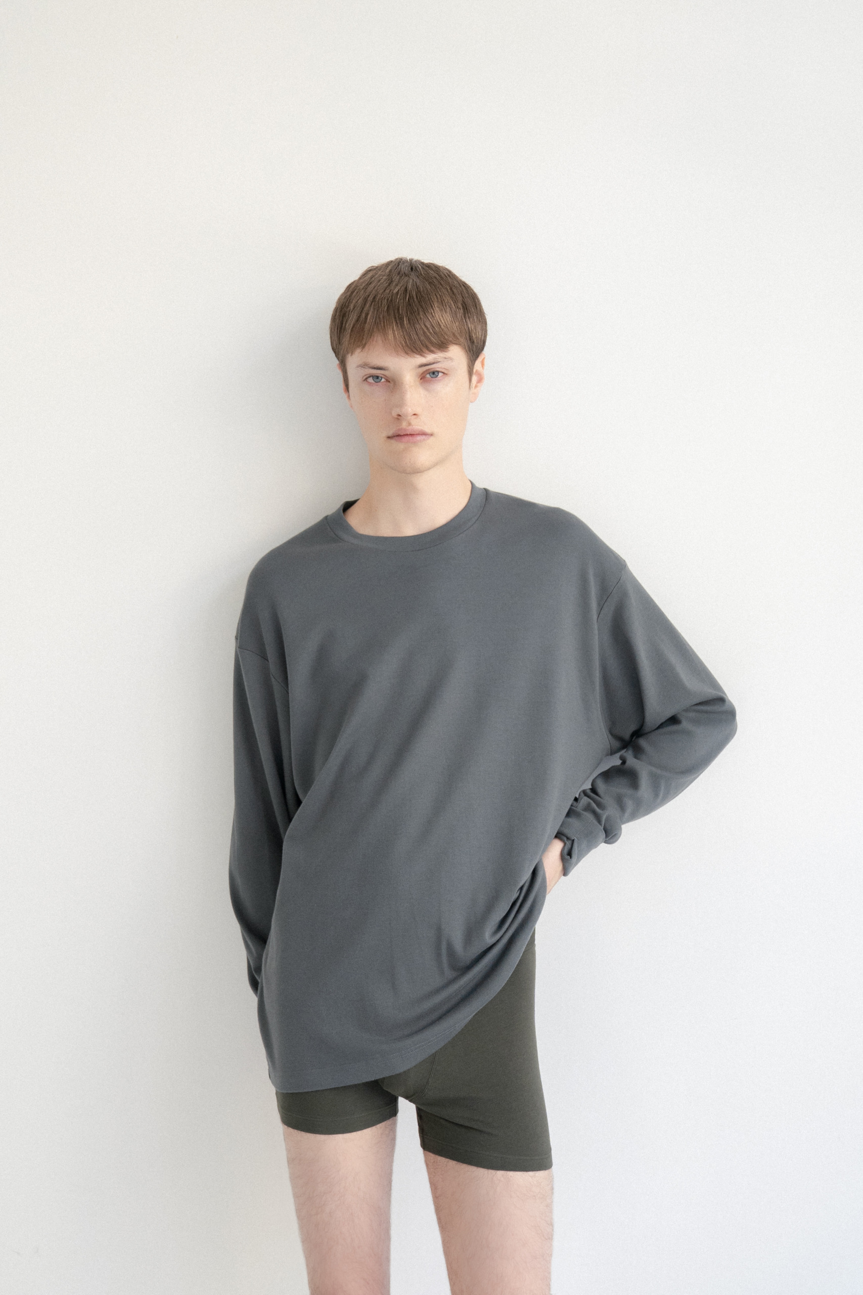 Hanes for BIOTOP の New Comfort Crew Neck Pullover with Thumbhole が発売