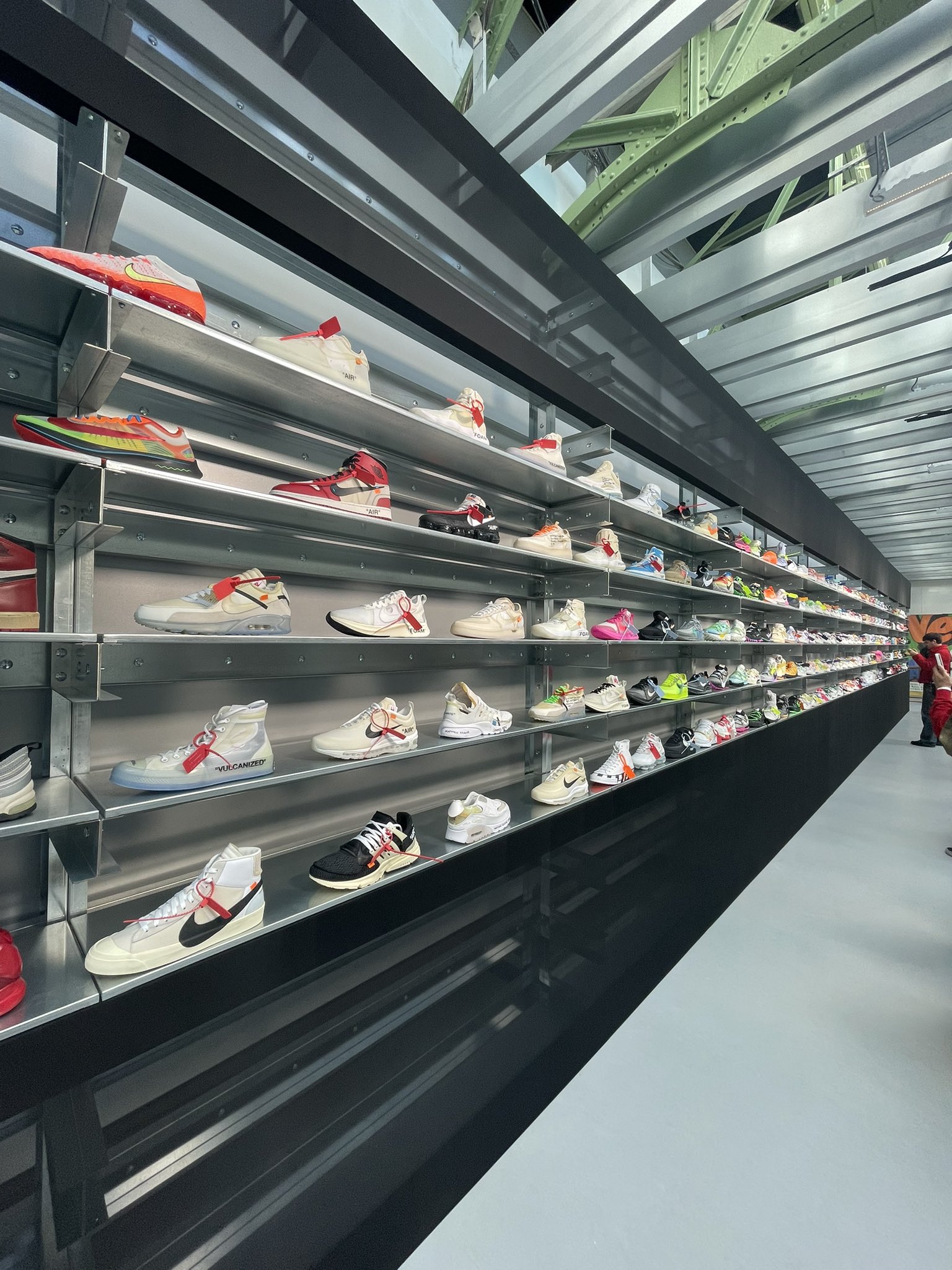 ヴァージル・アブロー の展示会 “Virgil Abloh: The Codes” のフォトレポートが公開