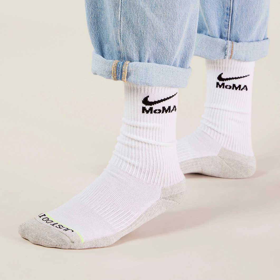 MoMA × NIKE のコラボソックスが公式オンラインにて再販