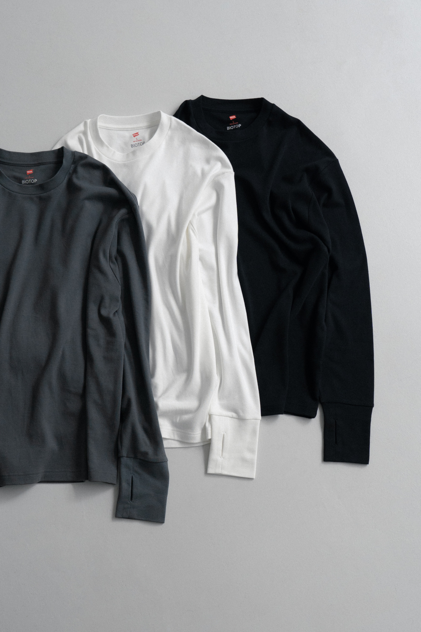 Hanes for BIOTOP の New Comfort Crew Neck Pullover with Thumbhole が発売