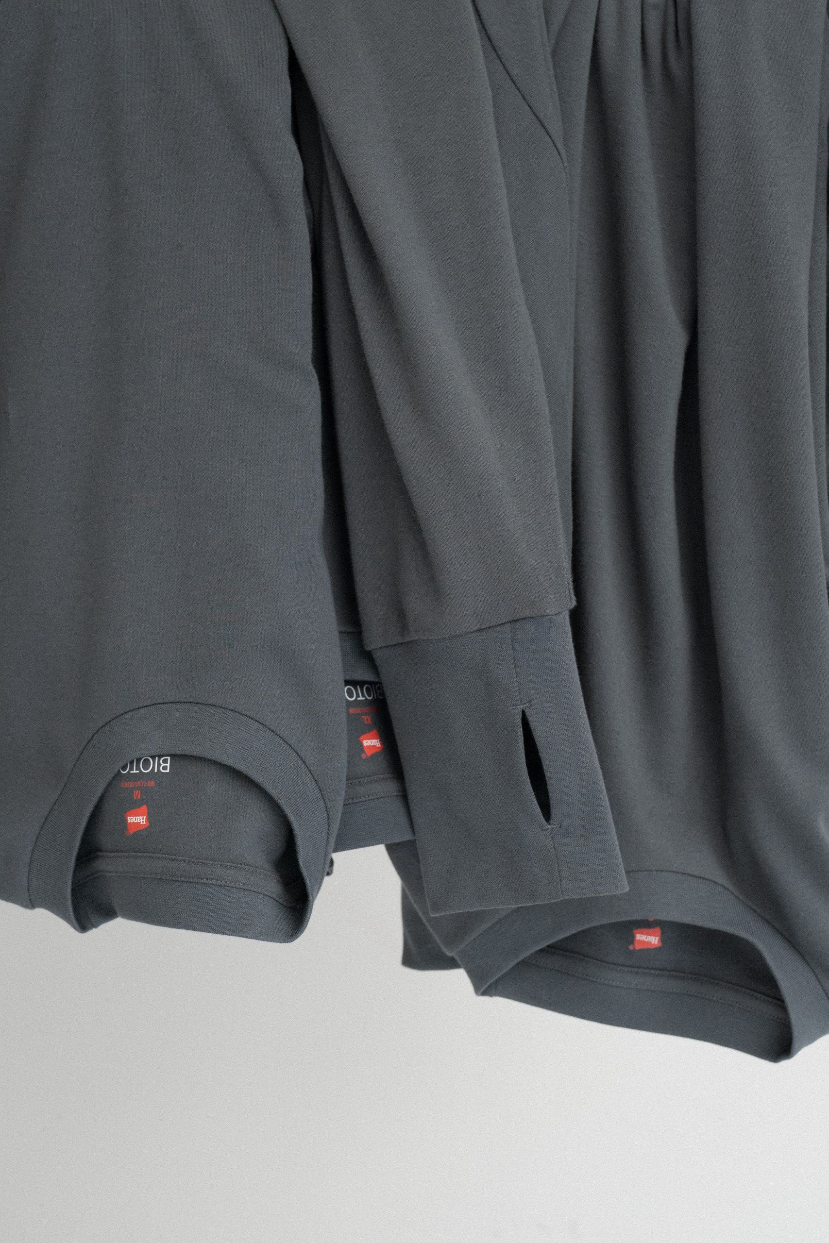 Hanes for BIOTOP の New Comfort Crew Neck Pullover with Thumbhole が発売