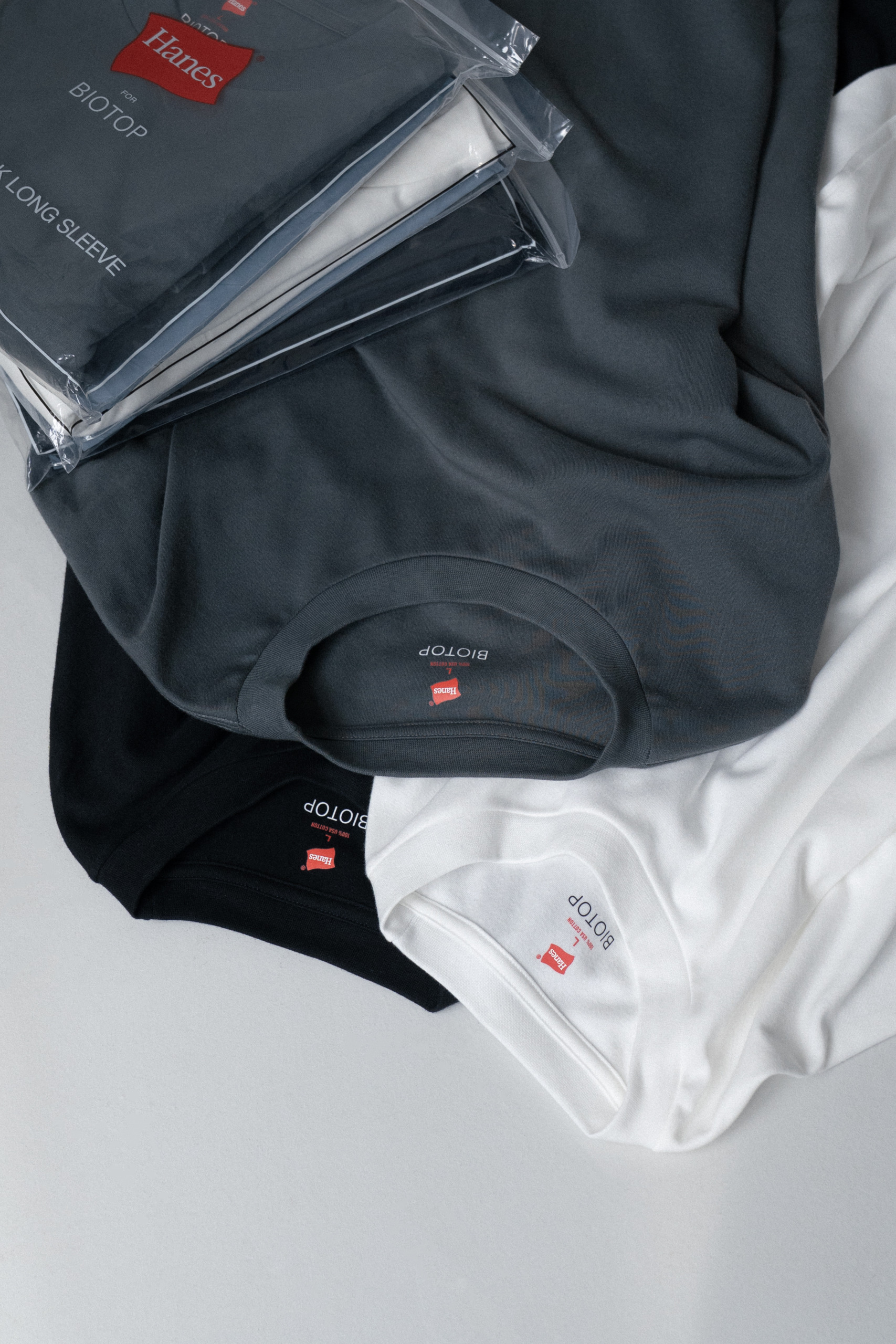 Hanes for BIOTOP の New Comfort Crew Neck Pullover with Thumbhole が発売