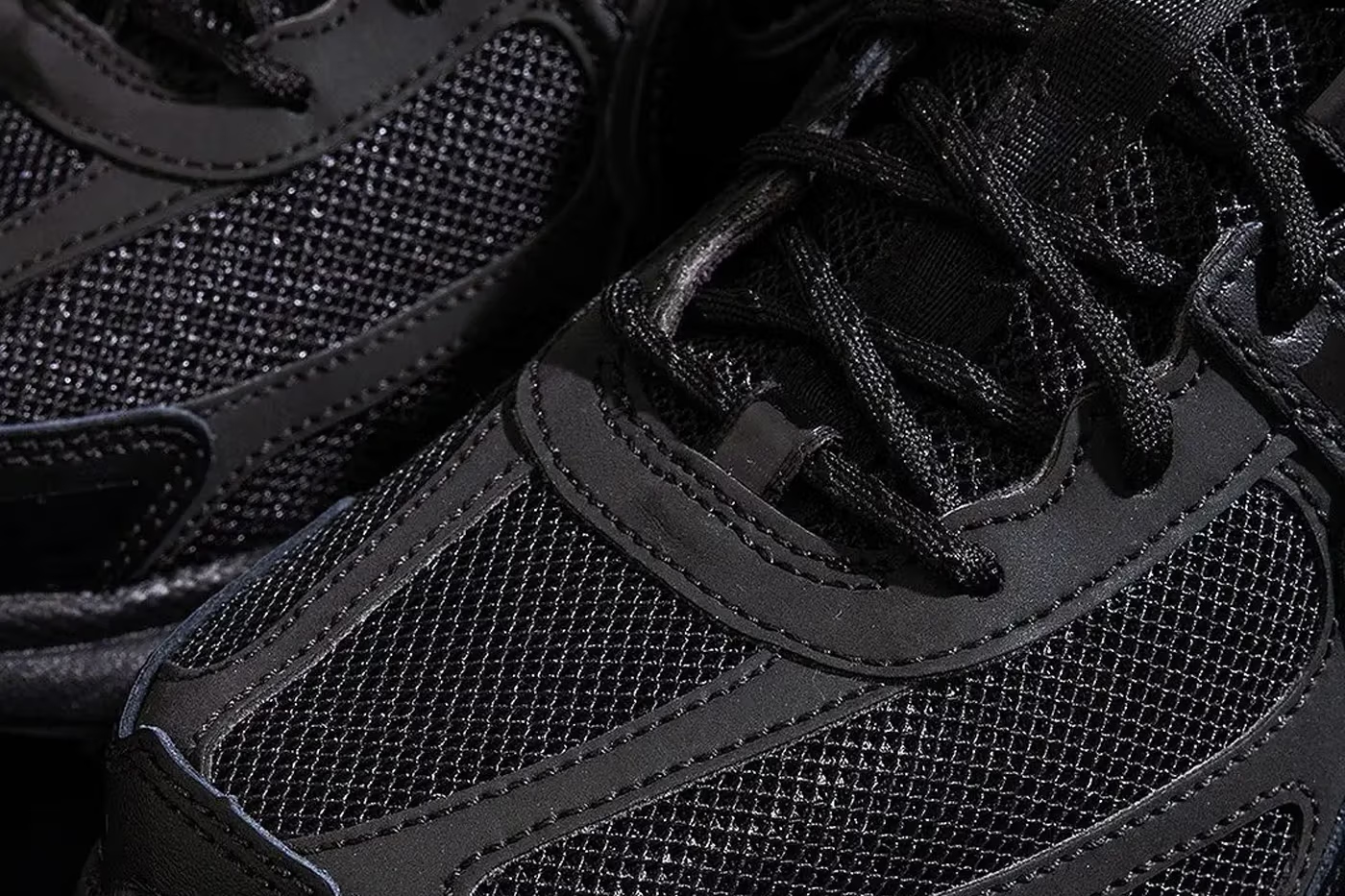 Dover Street Market × NIKE ZOOM VOMERO 5 "Black" が発売