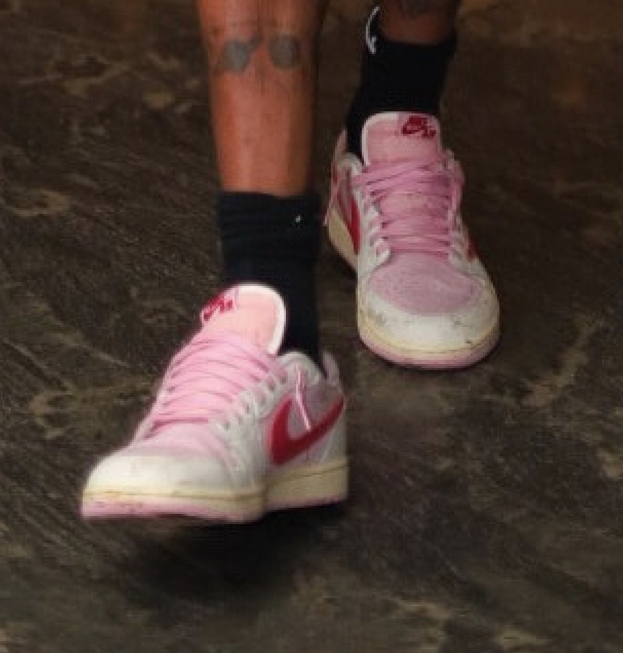 Travis Scott × NIKE AIR JORDAN 1 LOW “Shy Pink” が近日発売予定
