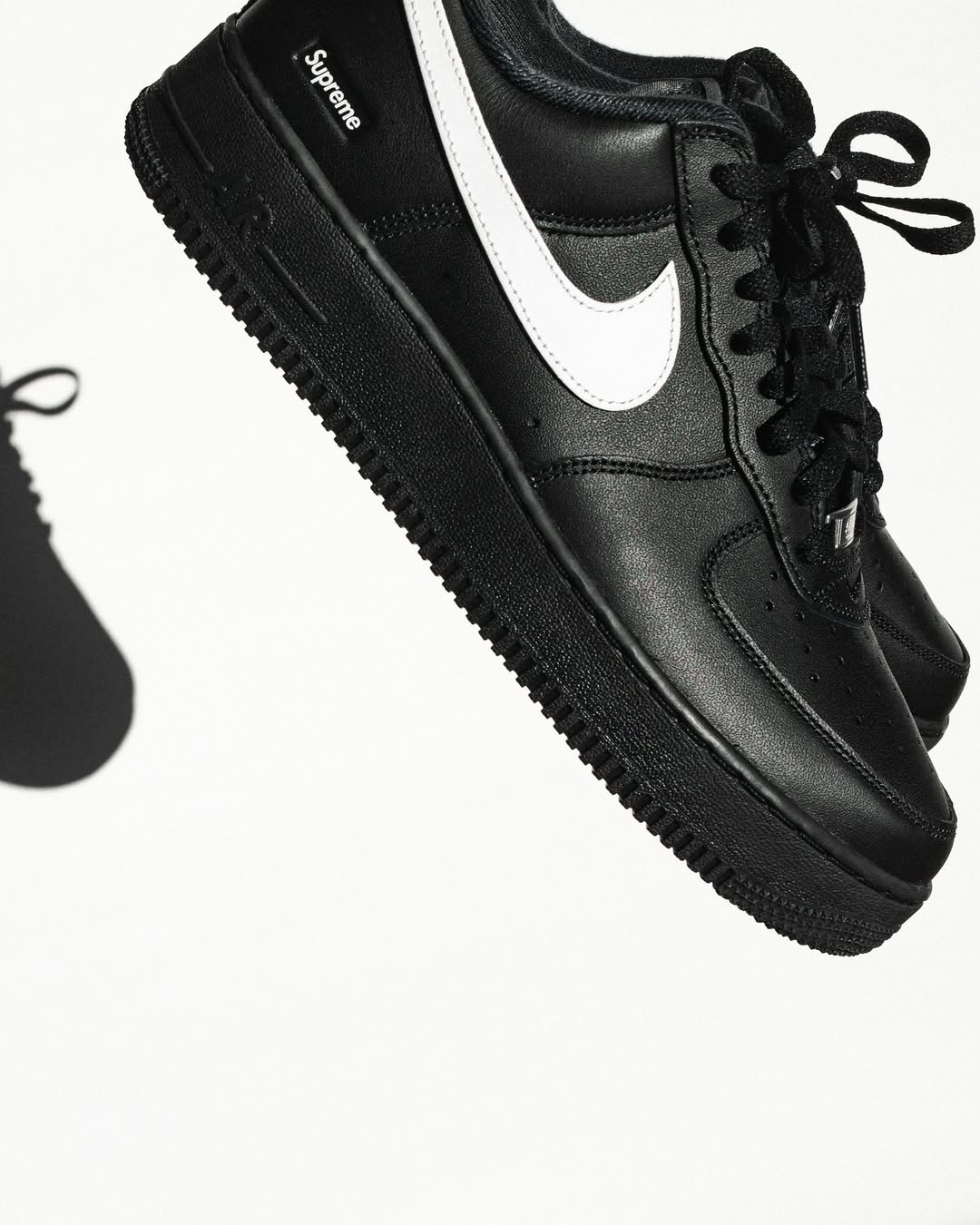 Supreme × NIKE AIR FORCE 1 LOW の新色が9月20日(土)発売予定