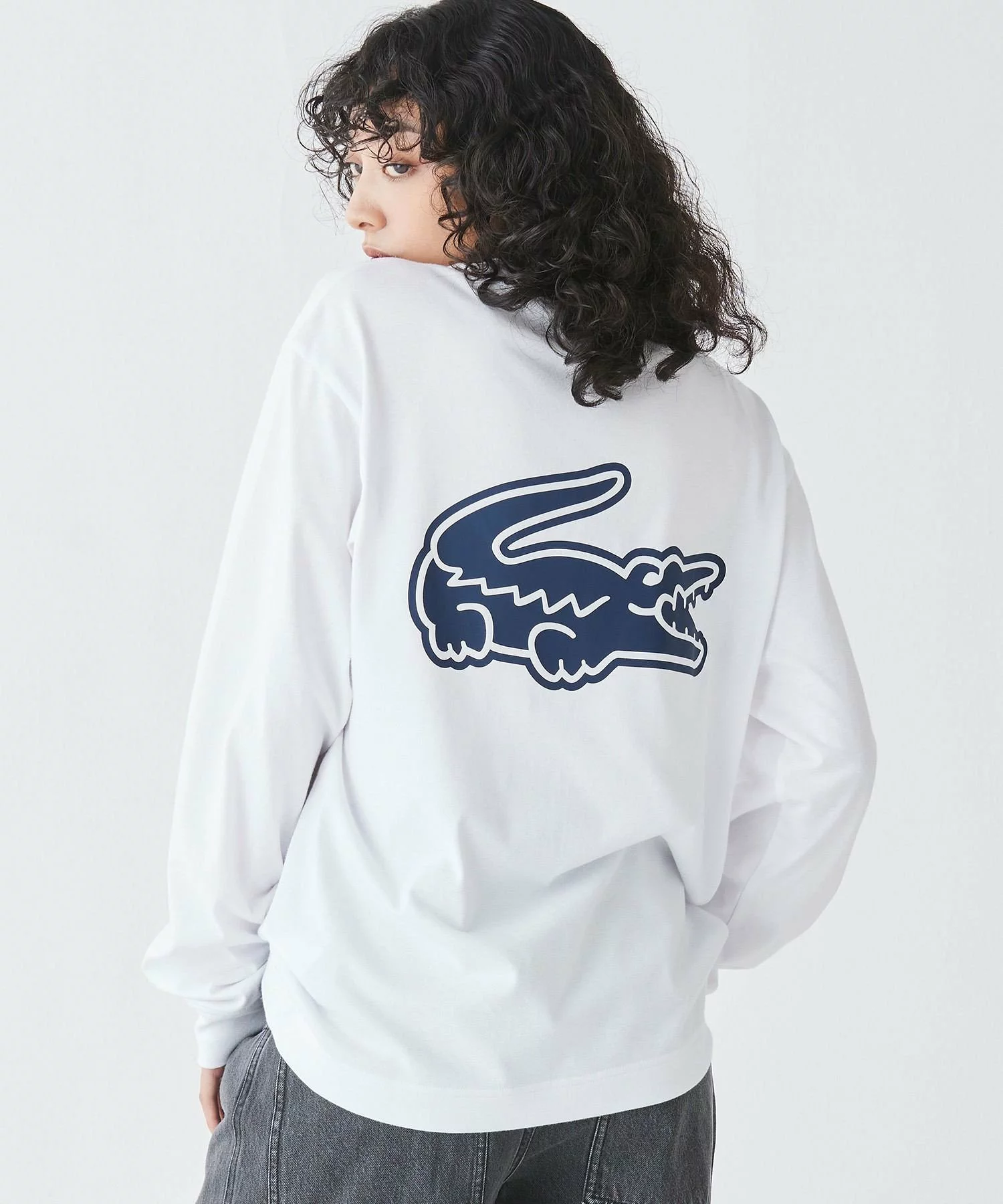 LACOSTE の Oversize Back Print L/S Tee がWEB限定で発売