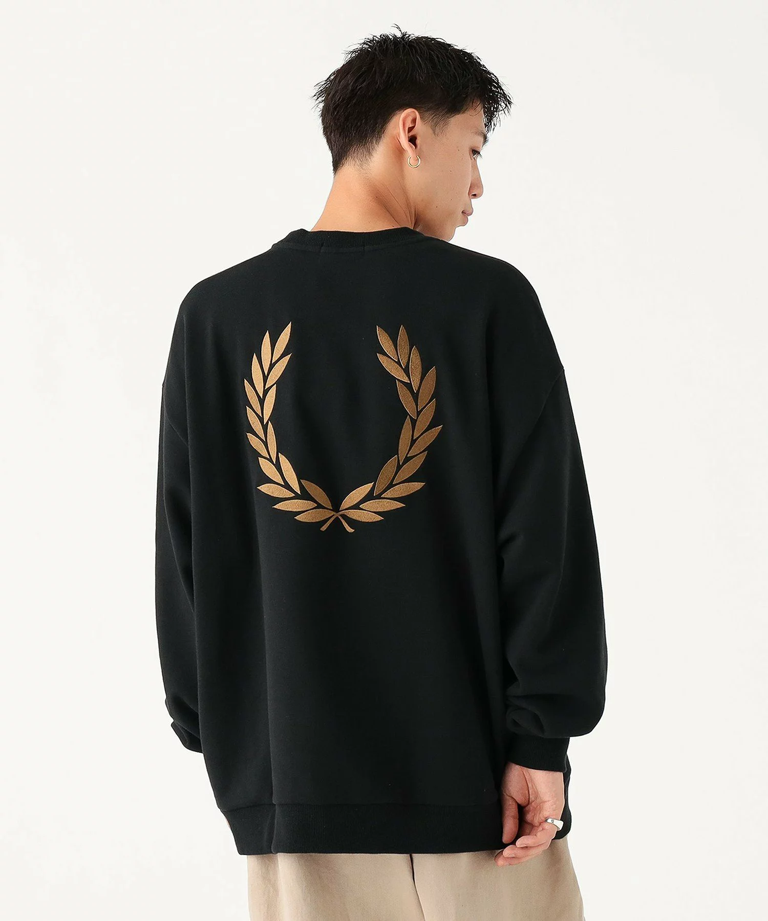 BEAMS × FRED PERRY の Embroidery Crewneack Sweat が発売