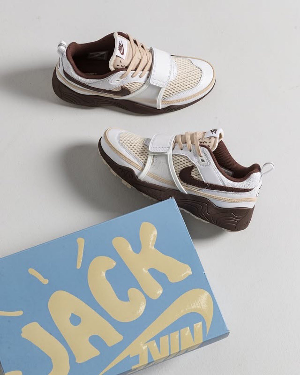 Travis Scott × NIKE の ZOOM FIELD JAXX “Light Chocolate” が発売