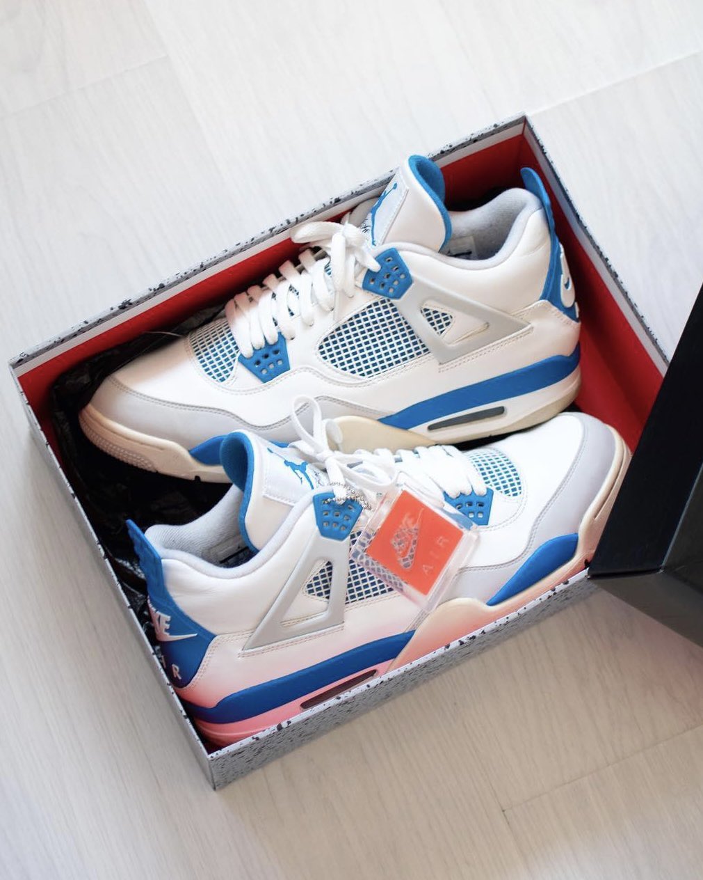 NIKE AIR JORDAN 4 RETRO “Industrial Blue” が発売