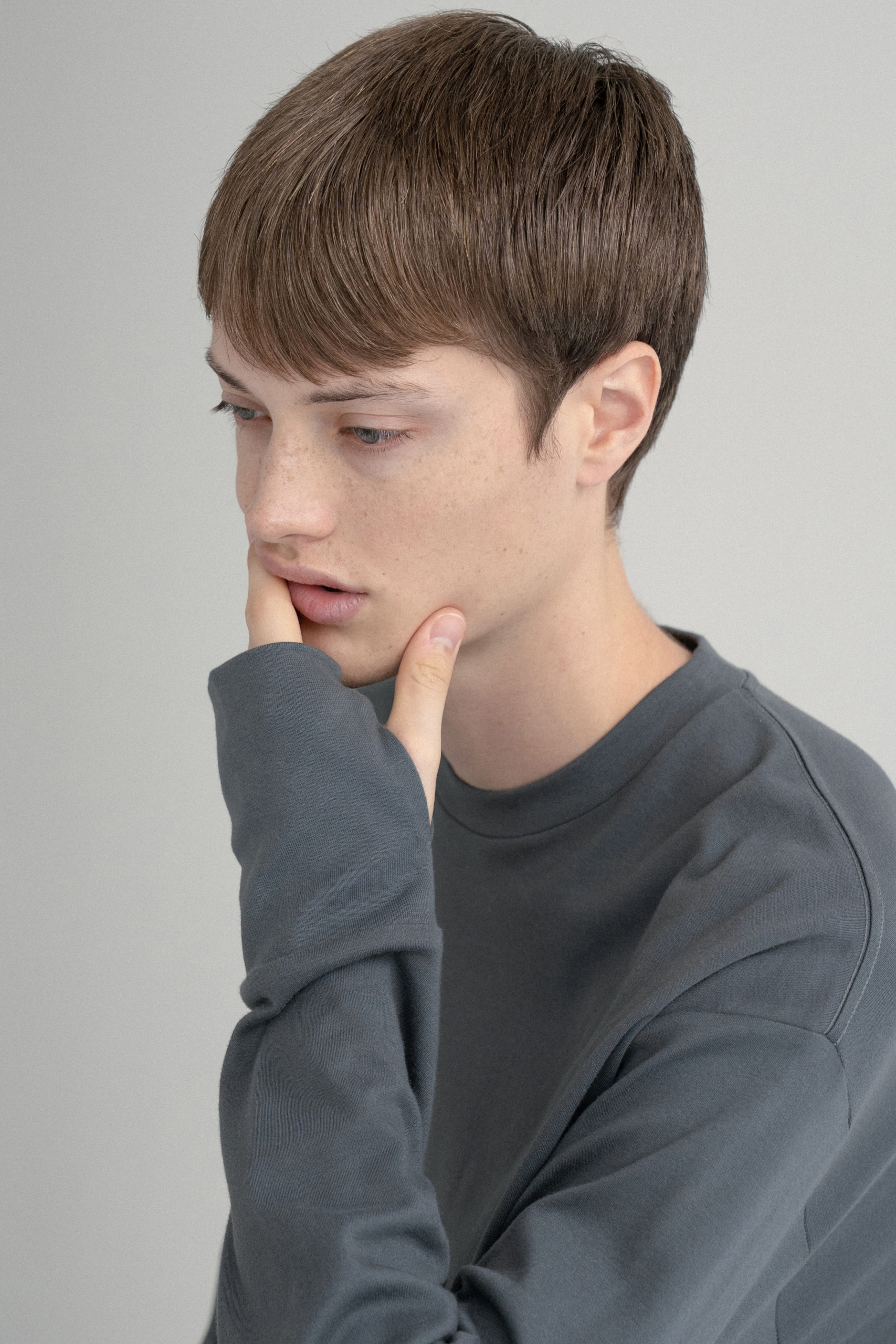 Hanes for BIOTOP の New Comfort Crew Neck Pullover with Thumbhole が発売