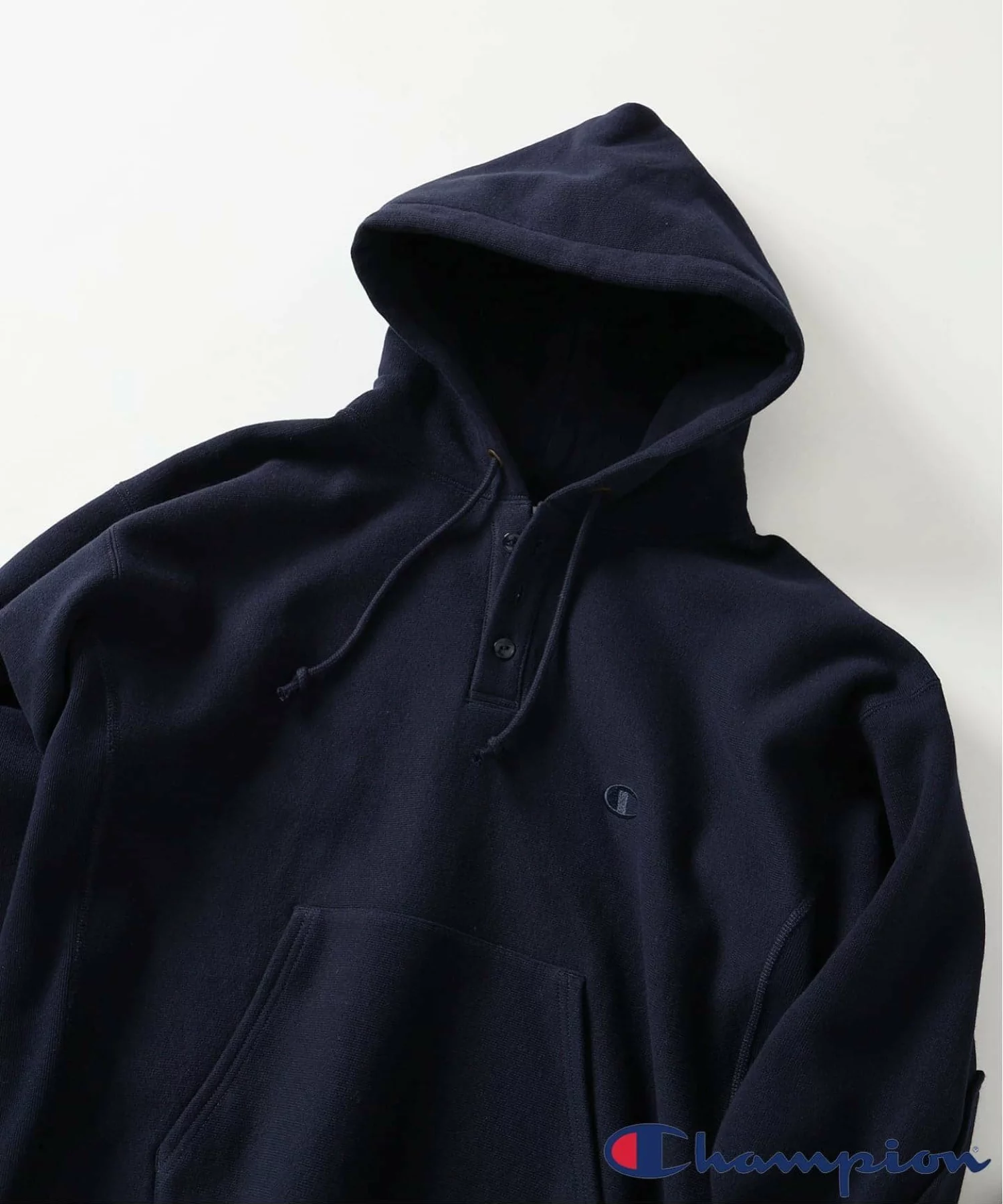 JOURNAL STANDARD relume × Champion の R/W Elbow Patch Henley Neck Hoodie が発売