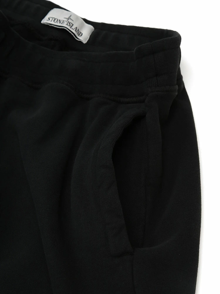 Stone Island の Compass Patch Sweat Pants が発売