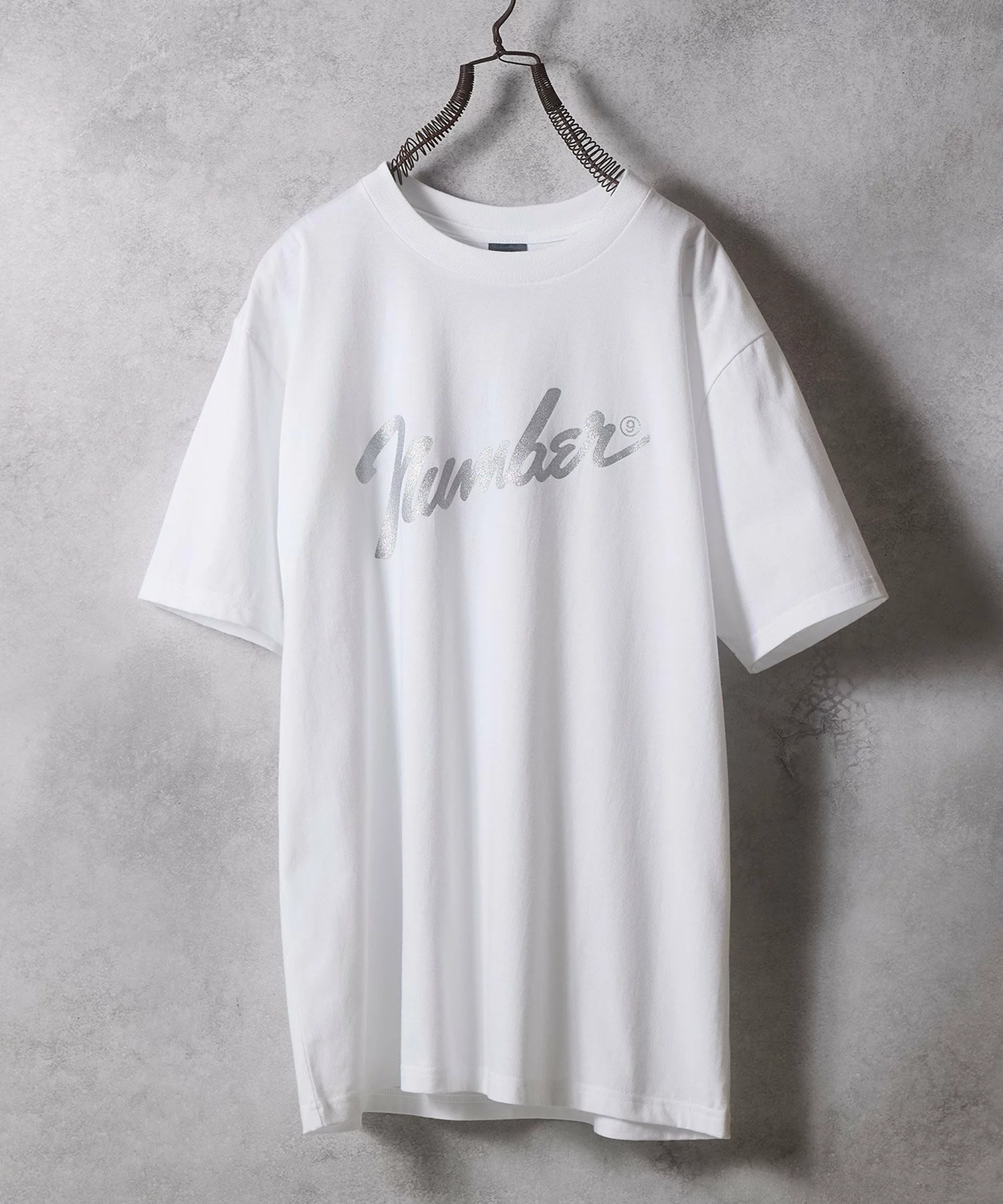 NUMBER (N)INE の Glitter Printed Tee が発売