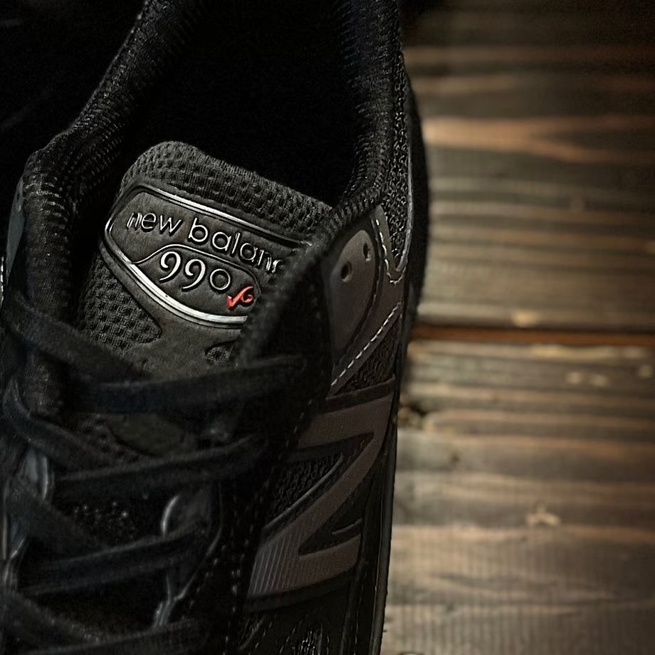 New Balance 990v6 “Triple Black” の24％OFF セールが開催