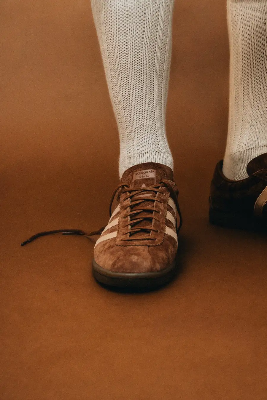 FREAK’S STORE × adidas Originals の TOBACCO “Brown” が発売