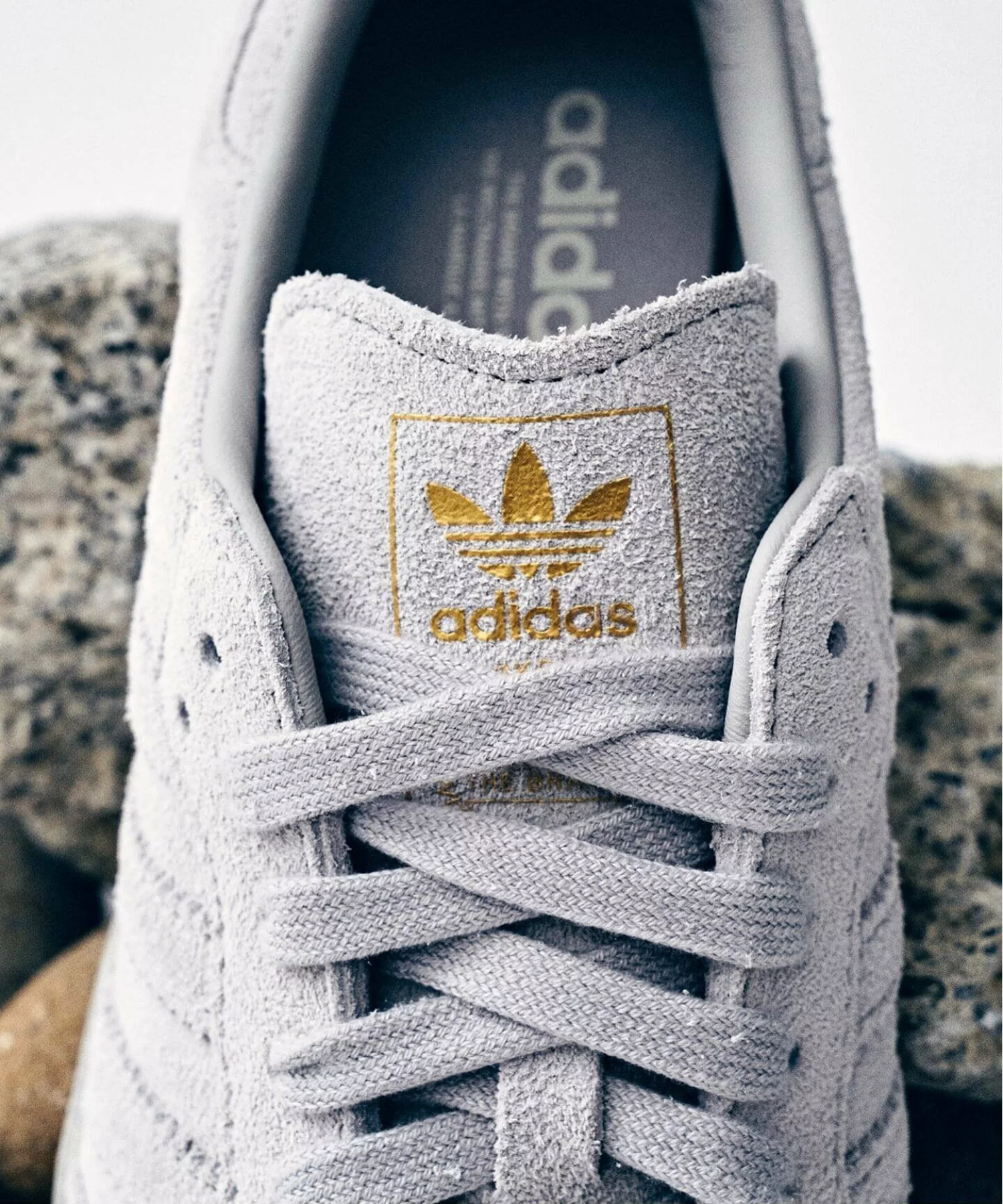417 EDIFICE × adidas Originals の SAMBA OG “Grey Two” が発売