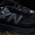New Balance 990v6 “Triple Black” の24%OFF セールが開催