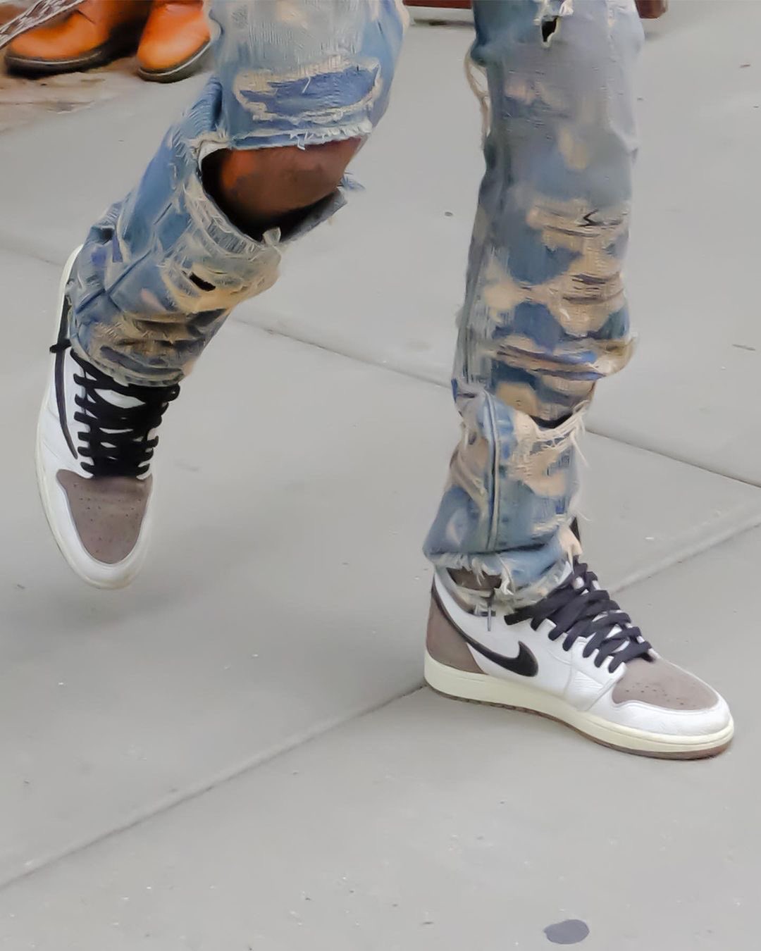 Travis Scott × NIKE AIR JORDAN 1 HIGH “Reverse Mocha” のサンプル制作が開始か