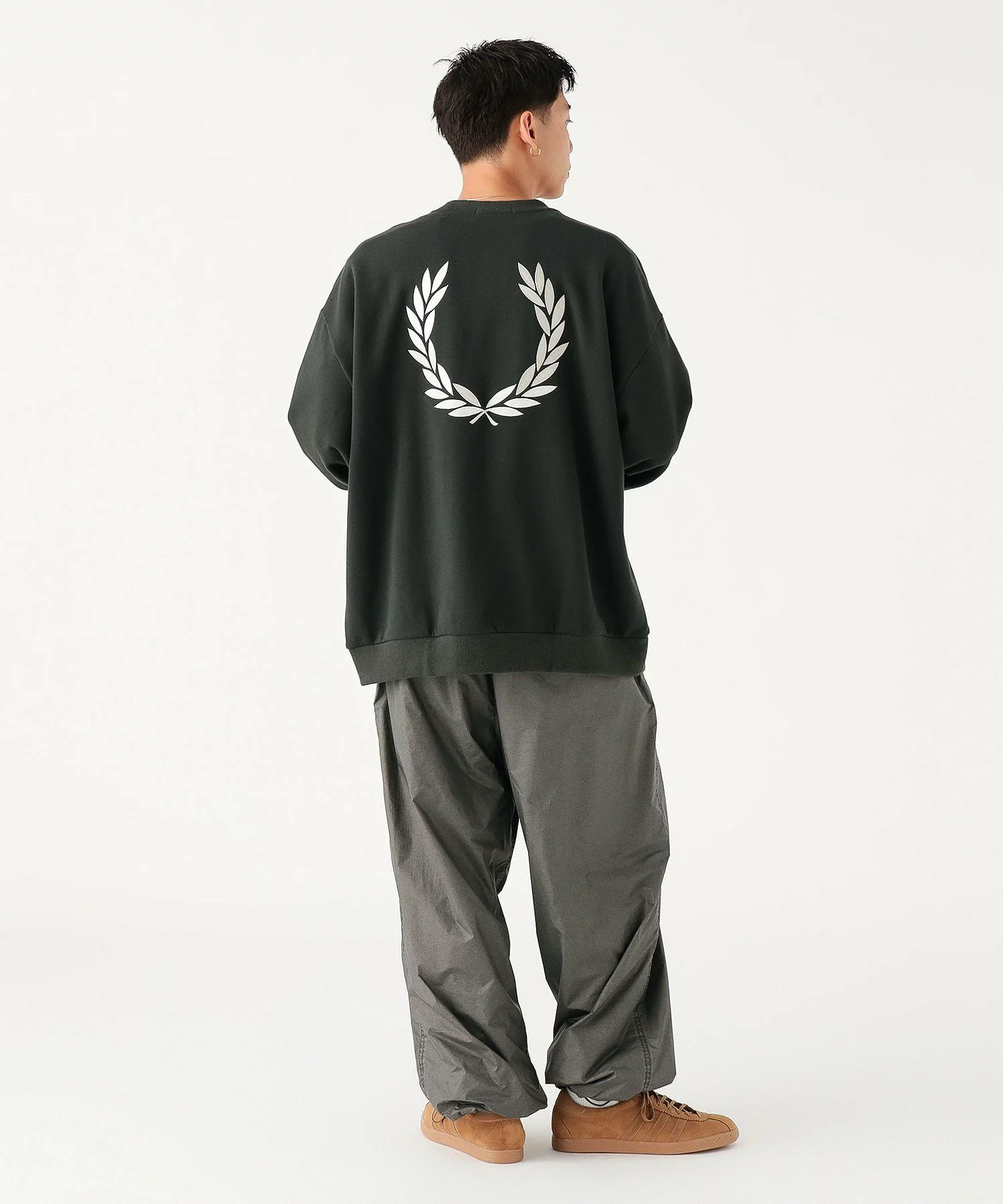 BEAMS × FRED PERRY の Embroidery Crewneack Sweat が発売