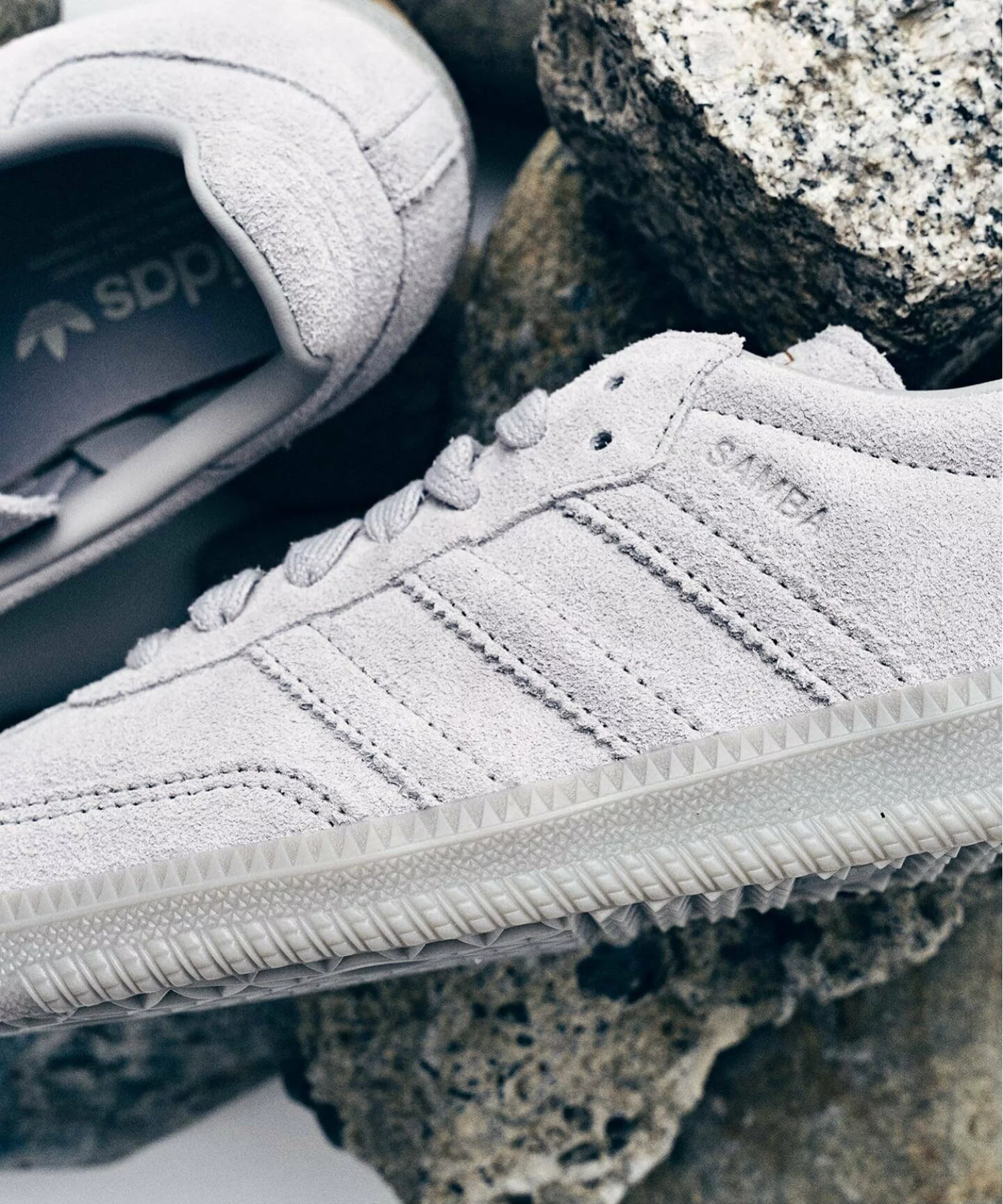 417 EDIFICE × adidas Originals の SAMBA OG “Grey Two” が発売