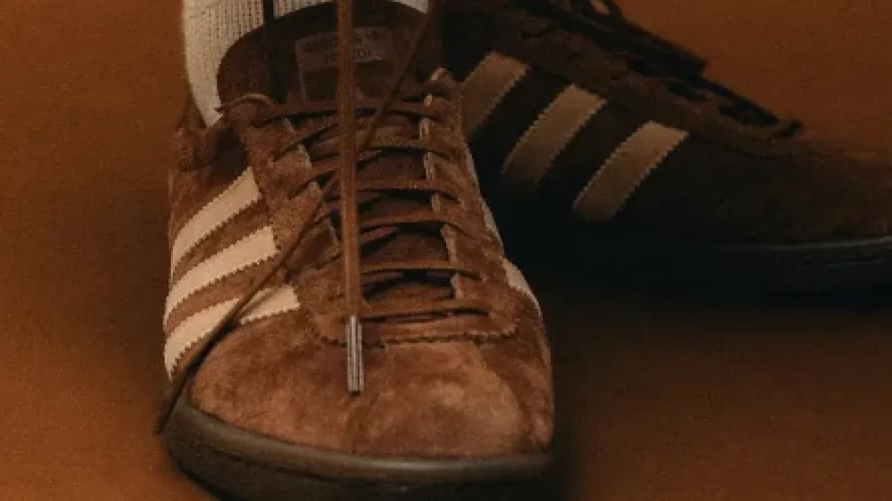 新品　adidas 別注 TOBACCO for FREAKS STORE adidas/【Exclusive】別注 TOBACCO for FREAKS STORE｜Daytona