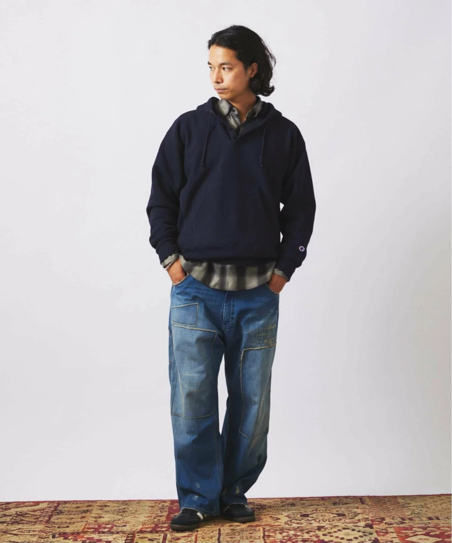 JOURNAL STANDARD relume × Champion の R/W Elbow Patch Henley Neck Hoodie が発売