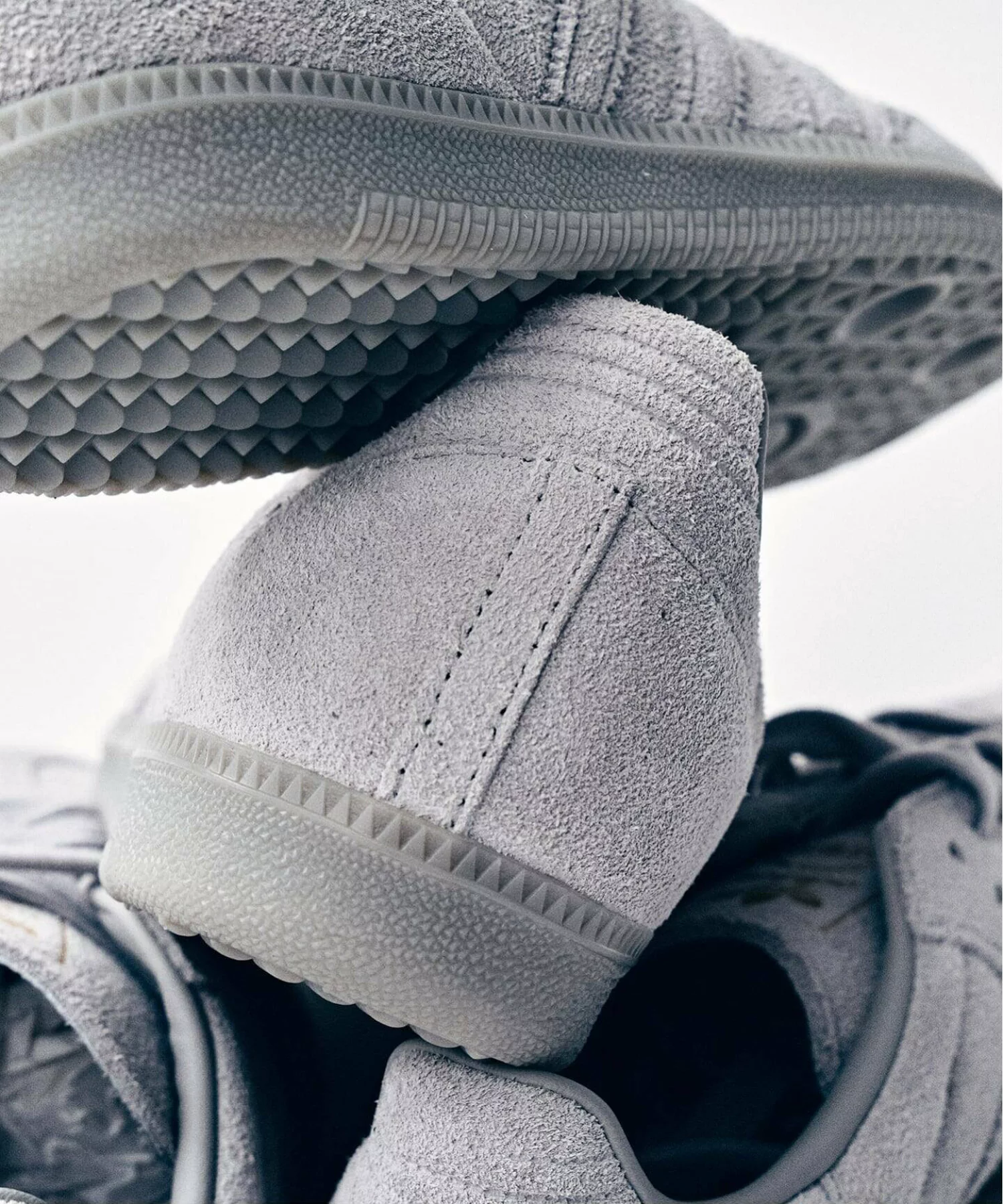 417 EDIFICE × adidas Originals の SAMBA OG “Grey Two” が発売