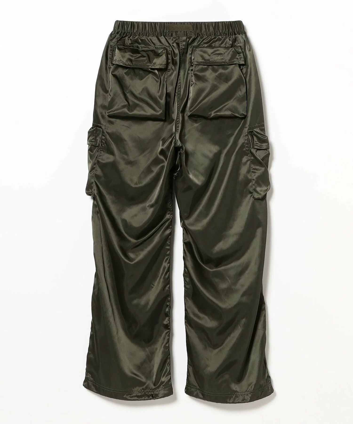 BEAMS × GRAMICCI の Shiny Nylon 6-Pocket Pants が発売