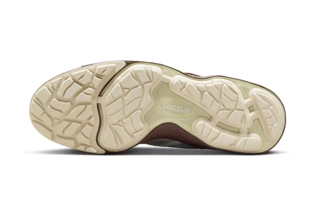 Travis Scott × NIKE の ZOOM FIELD JAXX “Light Chocolate” が発売