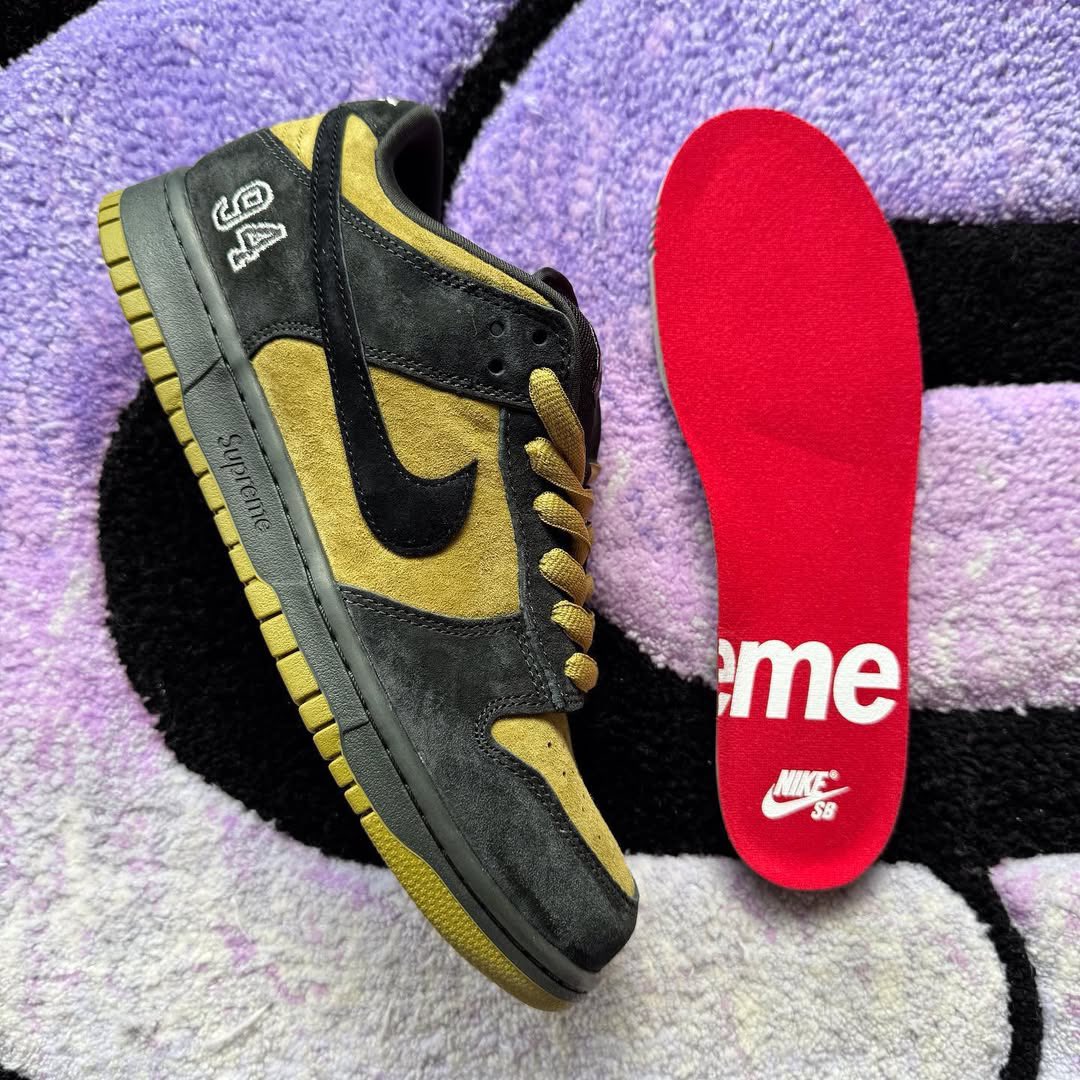 Supreme × NIKE SB DUNK LOW が9月6日(土)発売