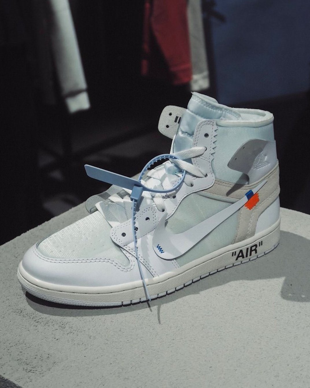 Off-White™ × NIKE AIR JORDAN 1 “Alaska” が2026年春に発売予定