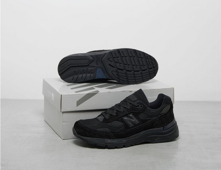 New Balance 992 "Triple Black" が発売