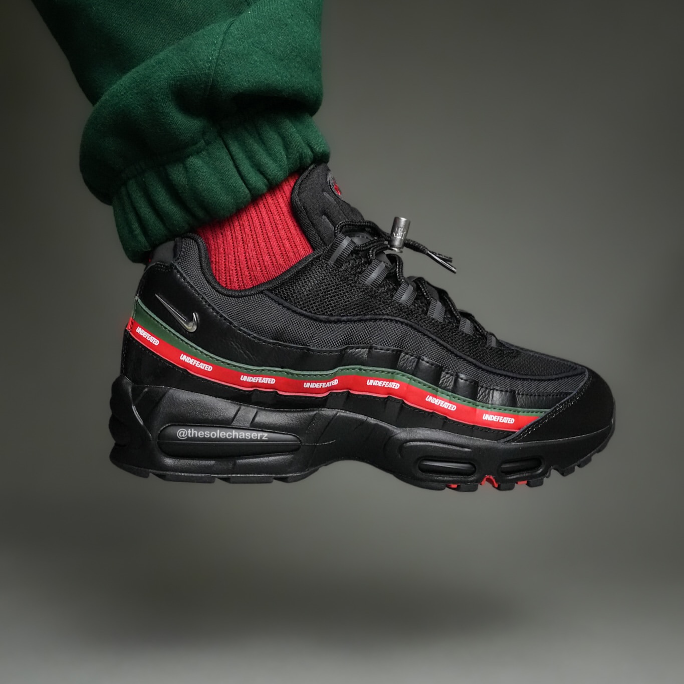 UNDEFEATED × NIKE AIR MAX 95 "Black" の着用ヴィジュアルが公開